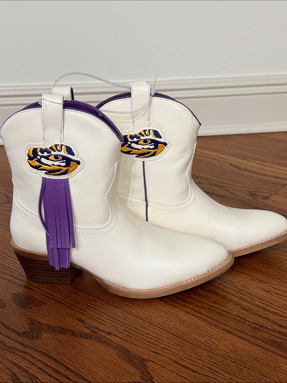 NWT LSU Game Day TIGER EYE Women's Western Fringe Ankle Boots Vaccari Lucy 7.5